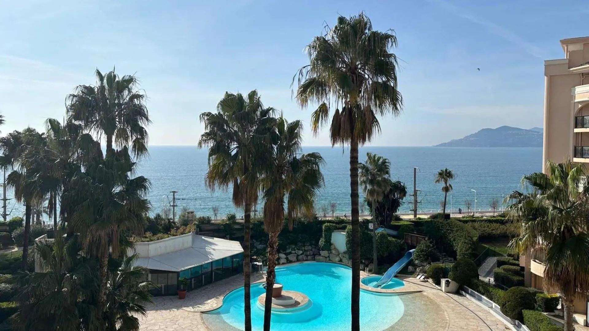 Cannes La Bocca: Appartement 2 Pieces Avec Terrasse Et Piscines - Fr-1-609-110 Frankreich