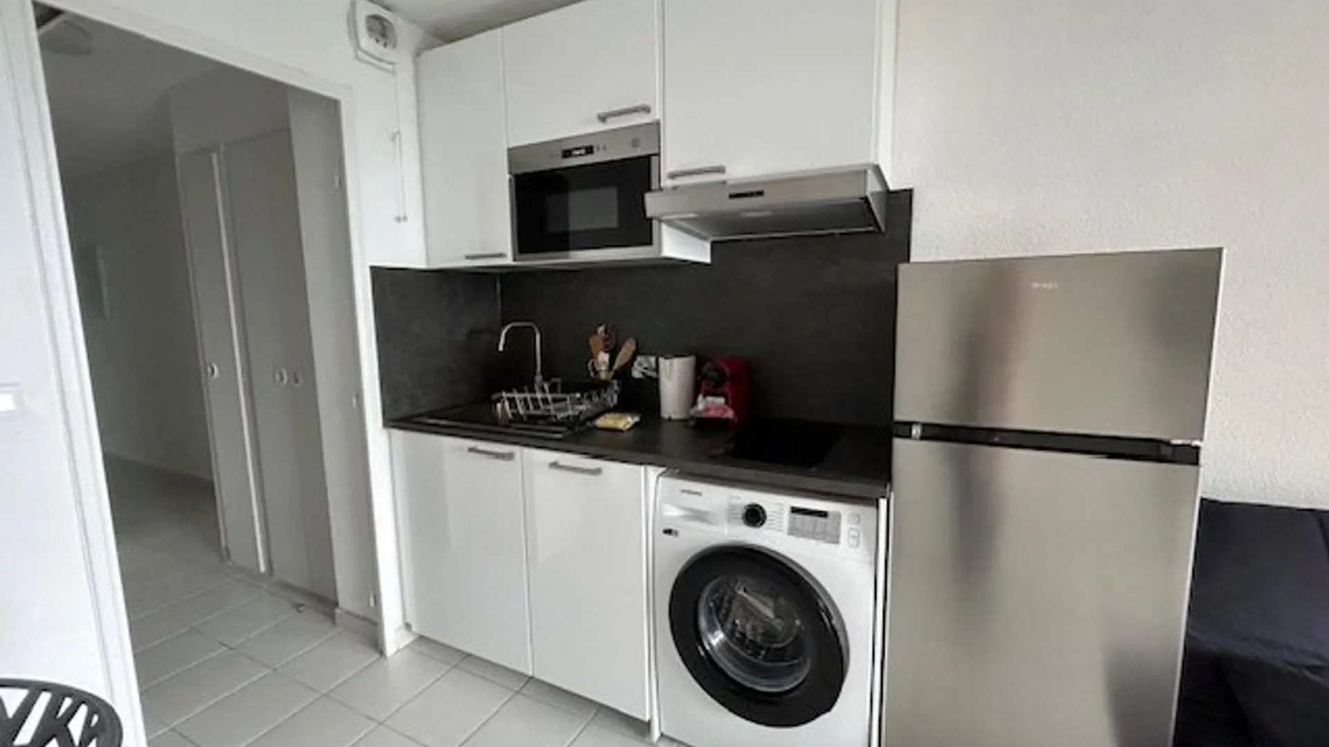 Cannes La Bocca: Appartement 2 Pieces Avec Terrasse Et Piscines - Fr-1-609-110 Apartment